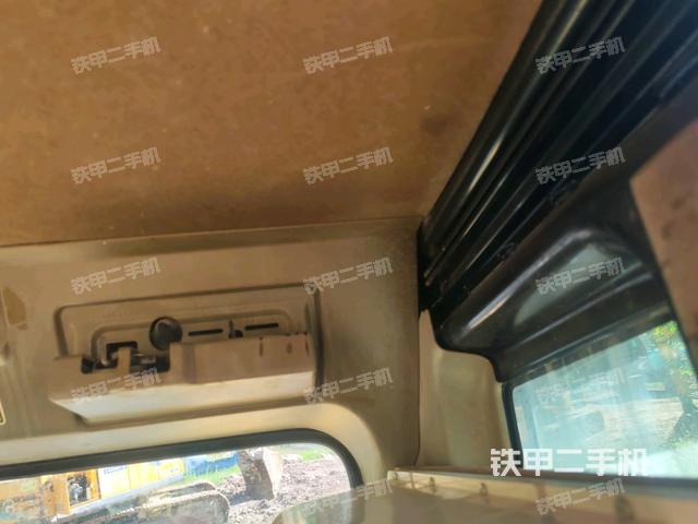 駕駛室左前45度(駕駛室部分) 駕駛室左前45度(駕駛室部分)