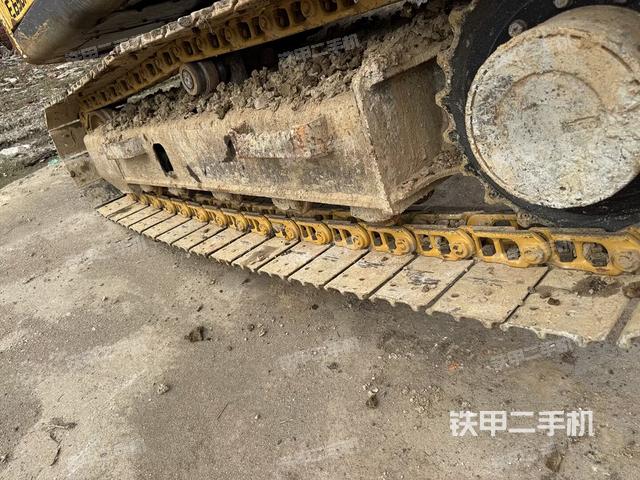 单侧履带整体(整机外观) 单侧履带整体(整机外观)