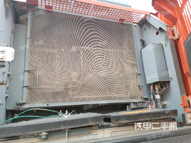 散热器正面(大件舱室) 散热器正面(大件舱室)