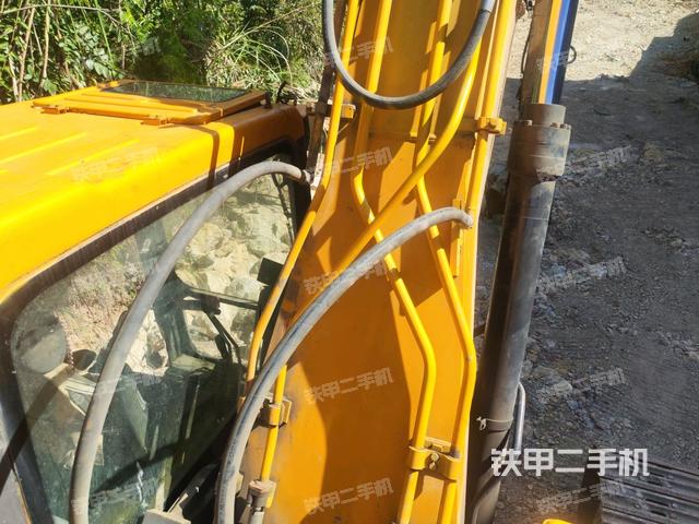 大臂背部俯视(工作和回转装置) 大臂背部俯视(工作和回转装置)
