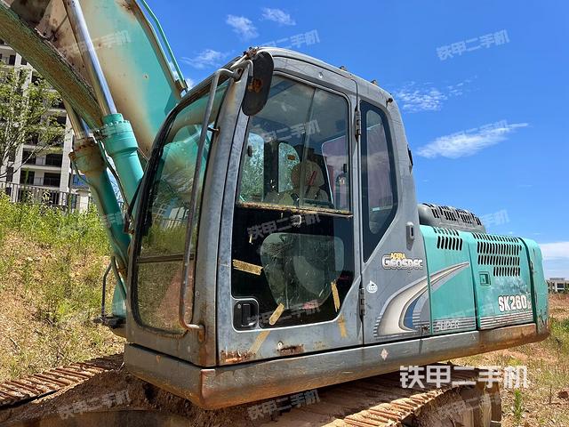 神鋼SK260LC-8挖掘機