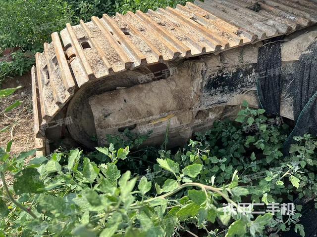 單側(cè)履帶整體(整機(jī)外觀) 單側(cè)履帶整體(整機(jī)外觀)