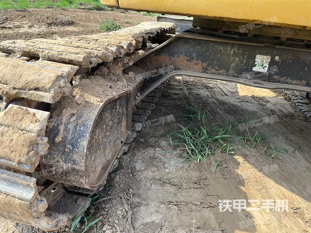 回轉(zhuǎn)馬達(dá)和主控閥(整機(jī)外觀) 回轉(zhuǎn)馬達(dá)和主控閥(整機(jī)外觀)