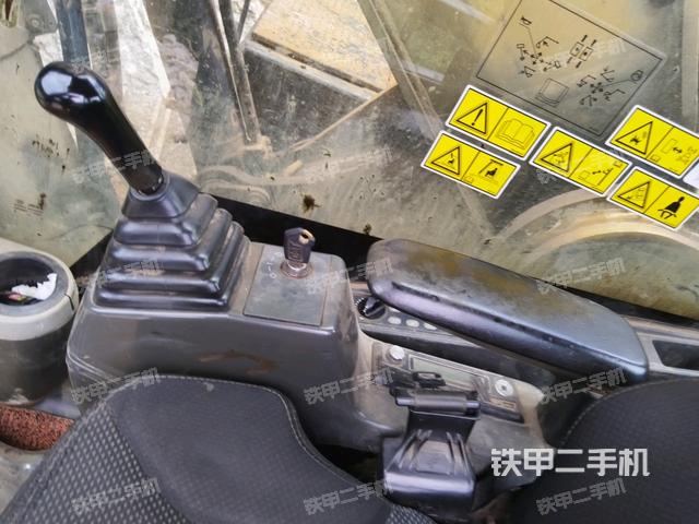 座椅右側(cè)控制臺(tái)/鑰匙門/油門/含右手柄(駕駛室部分) 座椅右側(cè)控制臺(tái)/鑰匙門/油門/含右手柄(駕駛室部分)