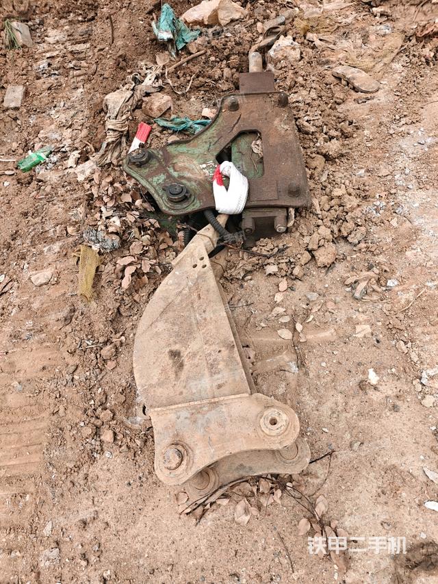 轉(zhuǎn)盤和下車架正前（工作和回轉(zhuǎn)裝置）