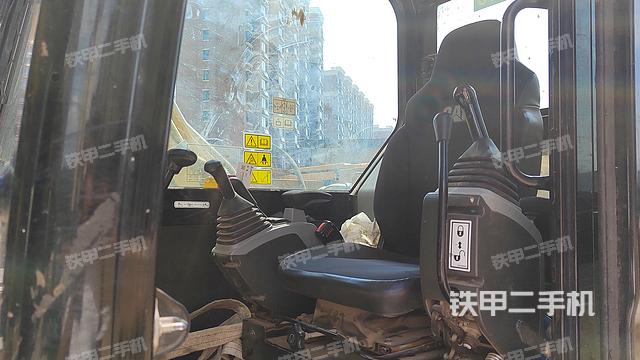 駕駛室整體(整機(jī)外觀) 駕駛室整體(整機(jī)外觀)