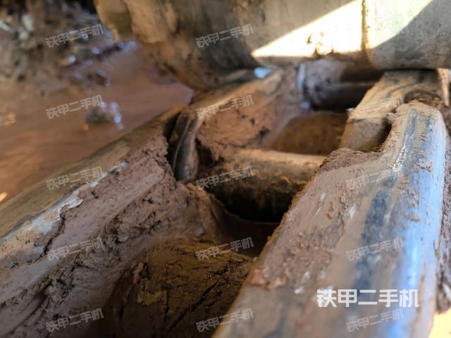 右側(cè)履帶整體(行走機構(gòu)) 右側(cè)履帶整體(行走機構(gòu))