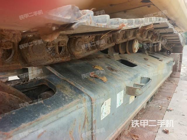 單側(cè)履帶整體(整機(jī)外觀) 單側(cè)履帶整體(整機(jī)外觀)