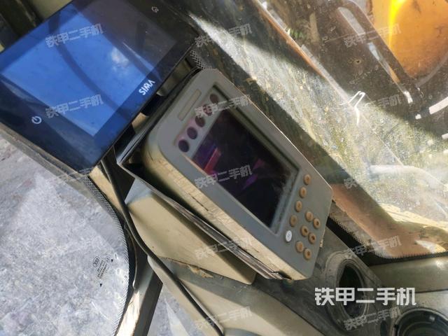 显示屏 (驾驶室部分) 显示屏 (驾驶室部分)