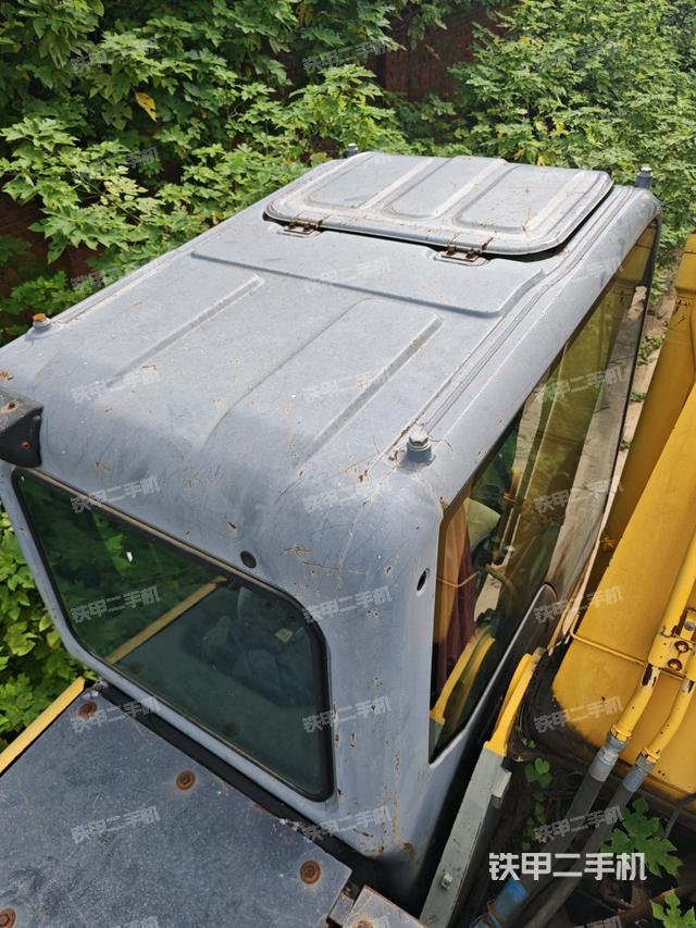 驾驶室顶部（整机外观）