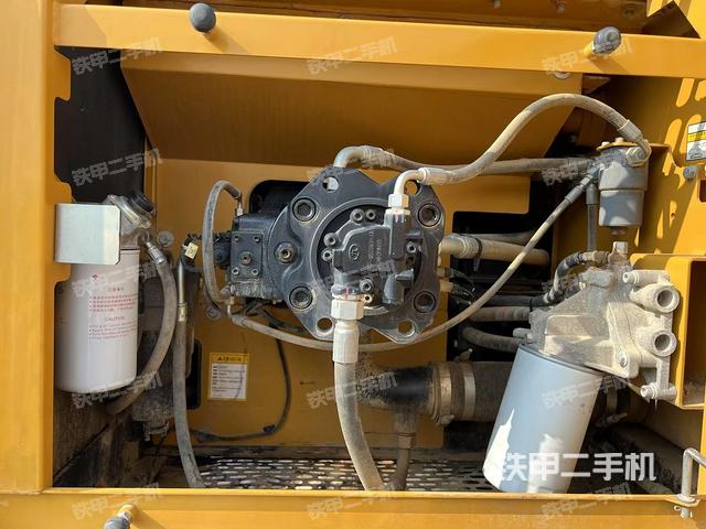 液壓泵艙室正面整體(整機(jī)外觀) 液壓泵艙室正面整體(整機(jī)外觀)