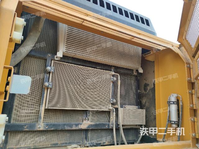 散熱器正面(大件艙室) 散熱器正面(大件艙室)