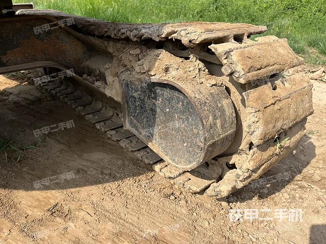 單側(cè)履帶整體(整機(jī)外觀) 單側(cè)履帶整體(整機(jī)外觀)