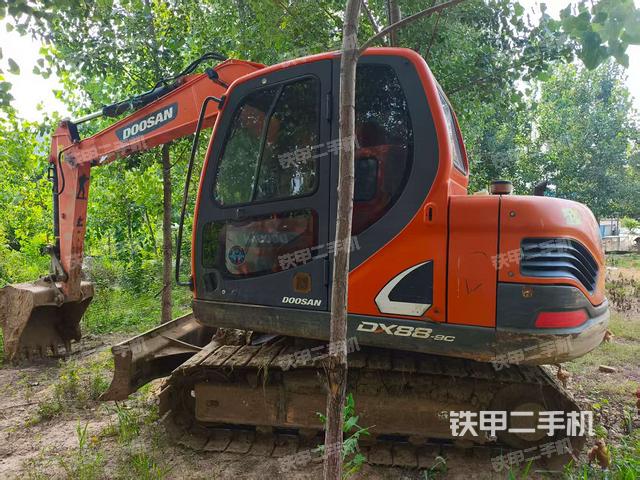 驾驶室整体(整机外观) 驾驶室整体(整机外观)