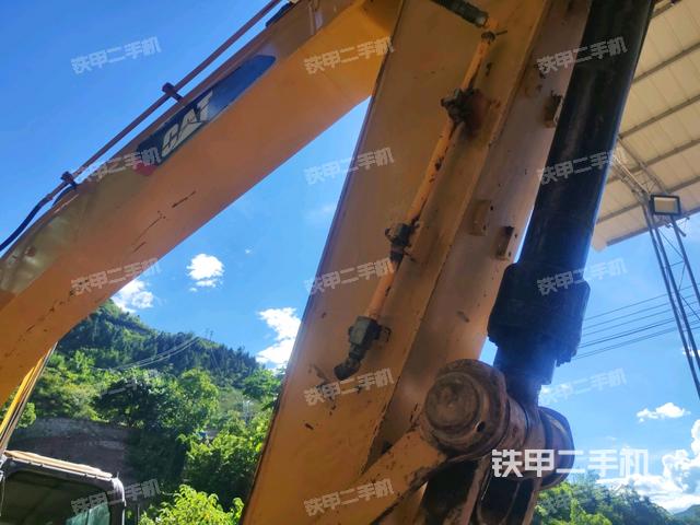 小臂整體左后(工作和回轉(zhuǎn)裝置) 小臂整體左后(工作和回轉(zhuǎn)裝置)