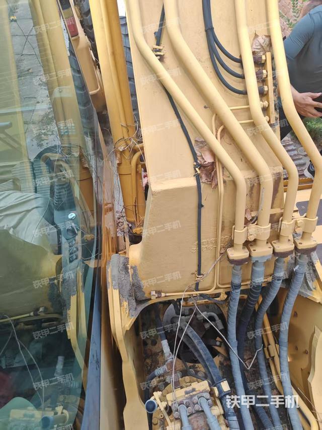 液壓泵艙室正面整體(整機(jī)外觀) 液壓泵艙室正面整體(整機(jī)外觀)