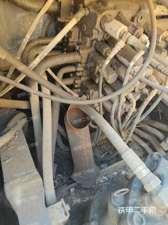 回转马达和主控阀（整机外观）