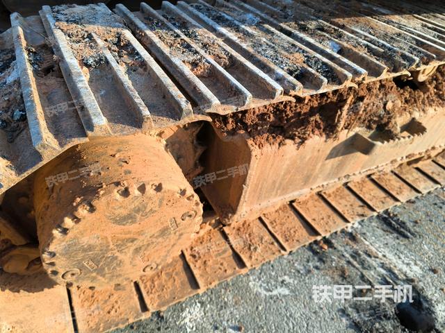 右驅(qū)動輪（行走機(jī)構(gòu)）