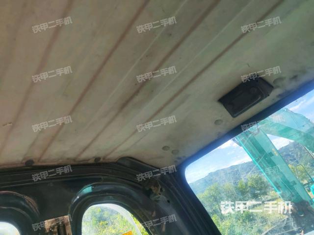 左后方玻璃角标(驾驶室部分) 左后方玻璃角标(驾驶室部分)