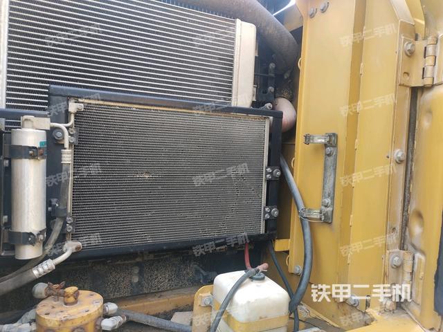 散熱器正面(大件艙室) 散熱器正面(大件艙室)