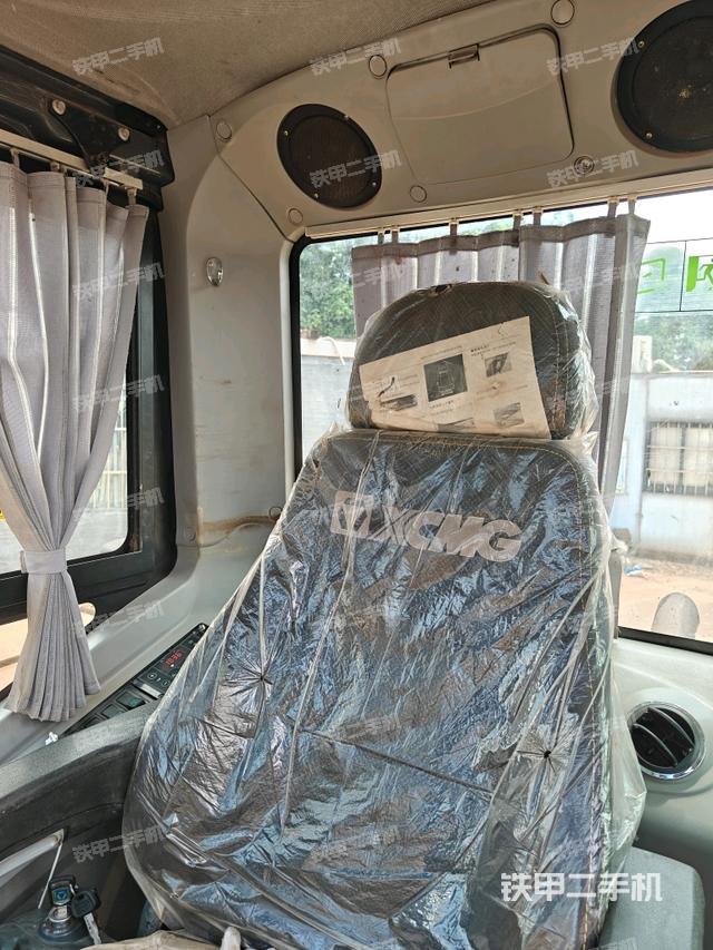 座椅左側(cè)控制臺/音響/含左手柄（駕駛室部分）