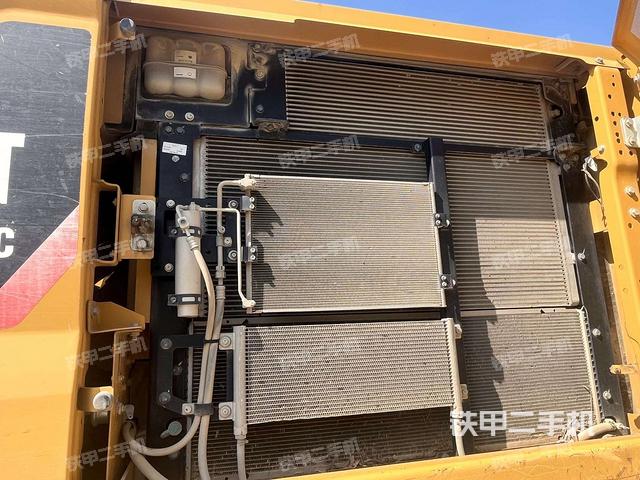 散熱器正面(大件艙室) 散熱器正面(大件艙室)