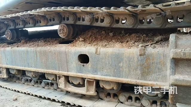 單側(cè)履帶整體(整機(jī)外觀) 單側(cè)履帶整體(整機(jī)外觀)