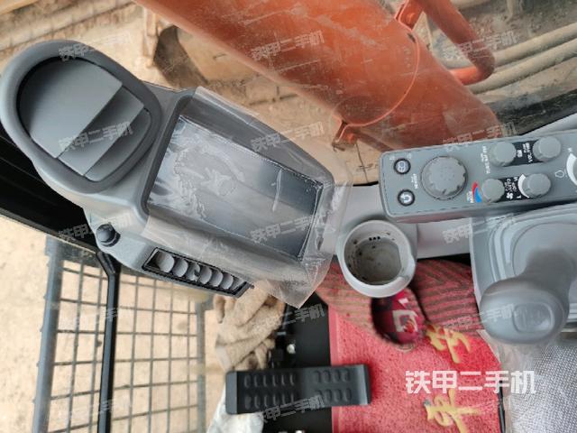 显示屏 (驾驶室部分) 显示屏 (驾驶室部分)