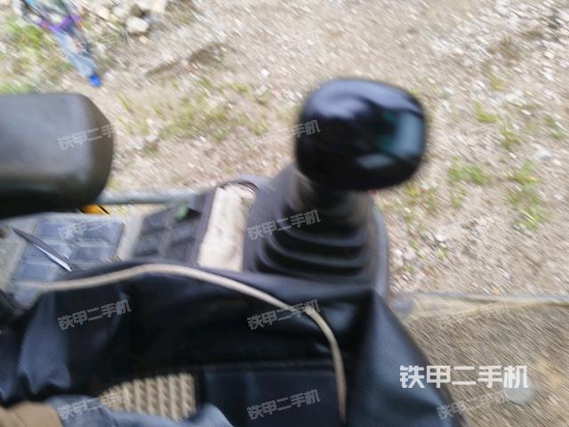 座椅左側(cè)控制臺/音響/含左手柄(駕駛室部分) 座椅左側(cè)控制臺/音響/含左手柄(駕駛室部分)