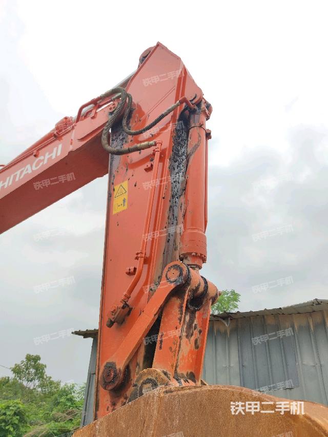小臂整体右前(工作和回转装置) 小臂整体右前(工作和回转装置)