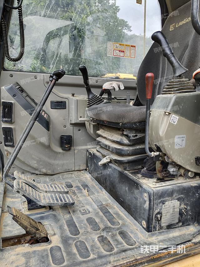 回转马达和主控阀（整机外观）