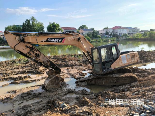 三一重工SY215C挖掘機
