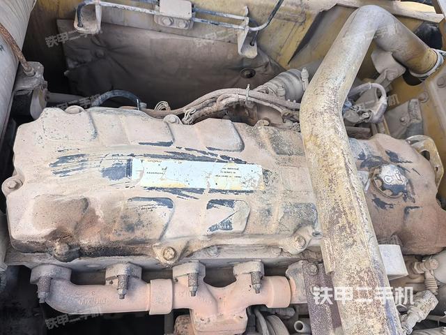 液压泵舱室正面整体(整机外观) 液压泵舱室正面整体(整机外观)