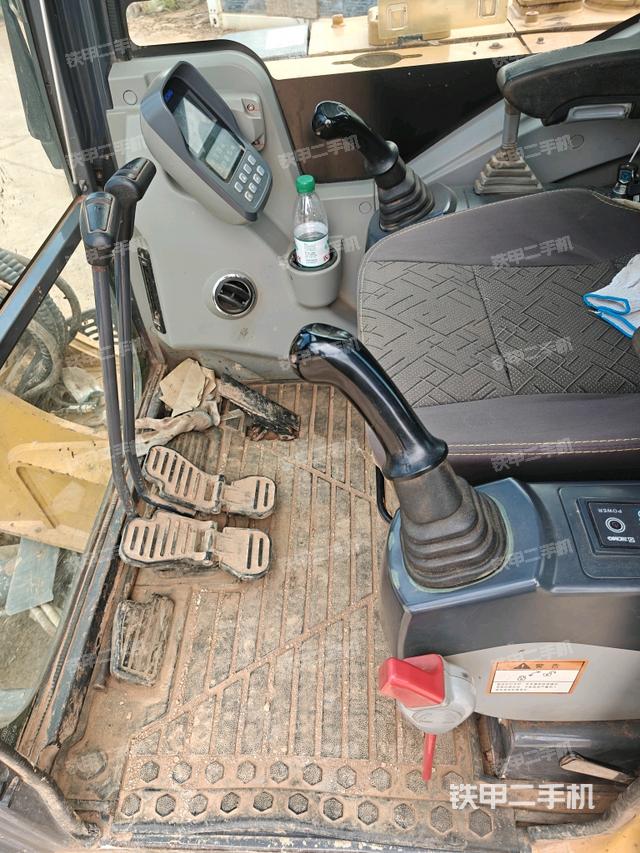 座椅右側(cè)控制臺/鑰匙門/油門/含右手柄（駕駛室部分）