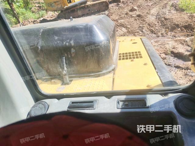 左后方玻璃角標(biāo)(駕駛室部分) 左后方玻璃角標(biāo)(駕駛室部分)