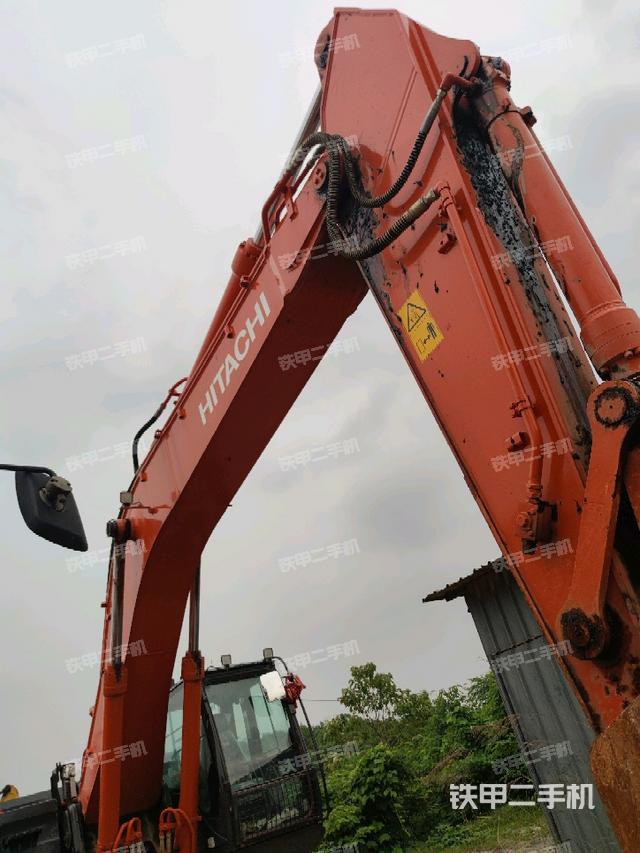 大臂整体 右侧(工作和回转装置) 大臂整体 右侧(工作和回转装置)