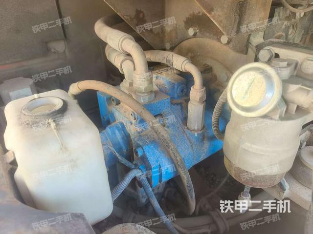 液压泵舱室正面整体(整机外观) 液压泵舱室正面整体(整机外观)