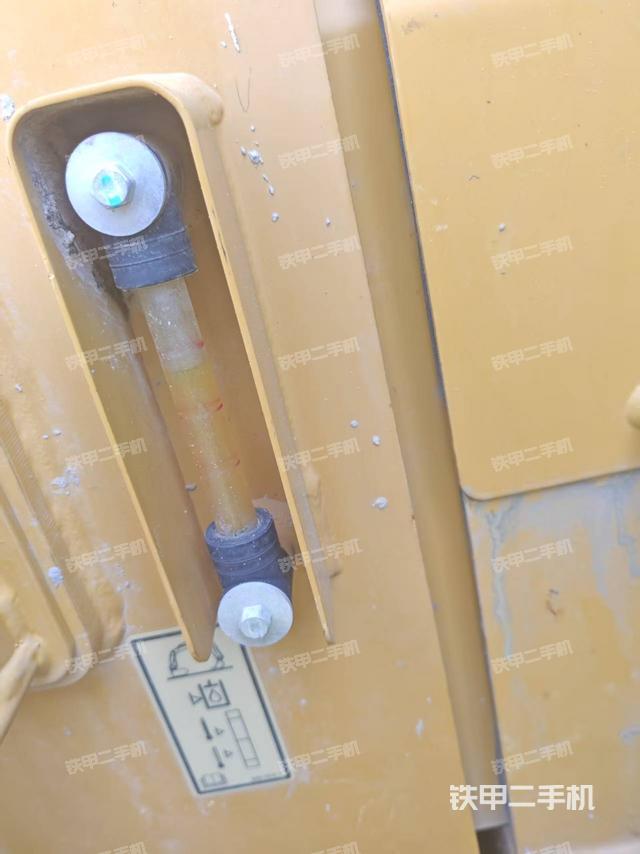 駕駛室整體(整機(jī)外觀) 駕駛室整體(整機(jī)外觀)