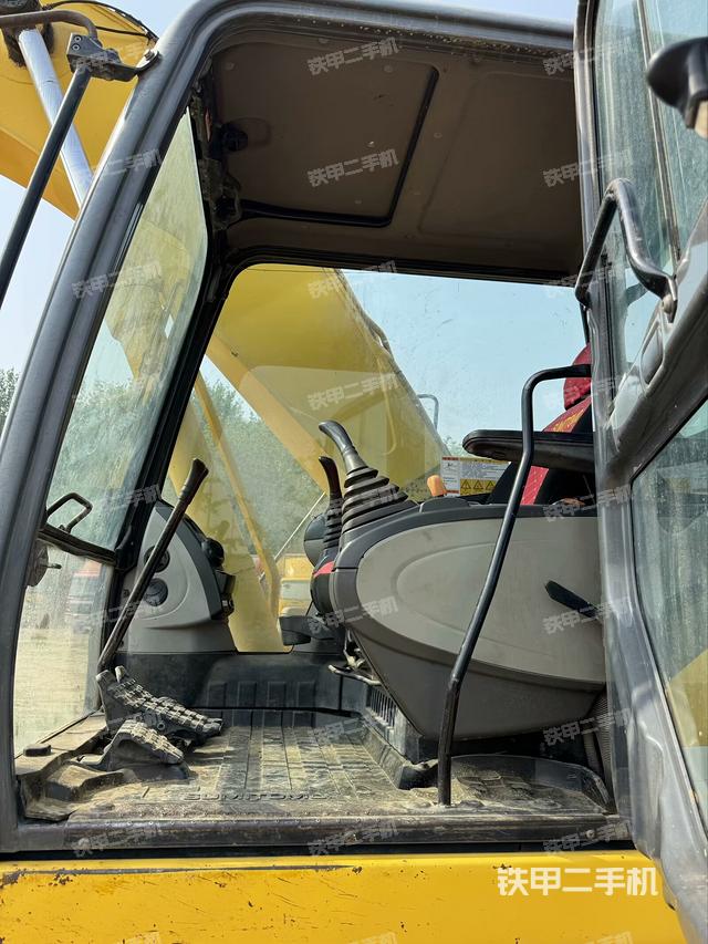 駕駛室整體(整機(jī)外觀) 駕駛室整體(整機(jī)外觀)