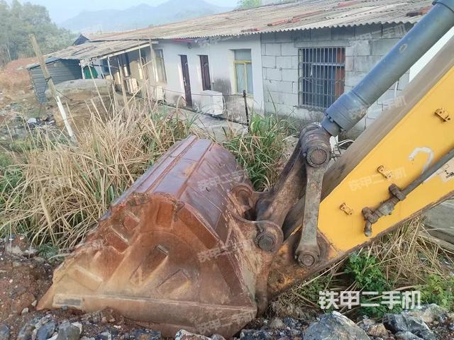 駕駛室頂部(整機外觀) 駕駛室頂部(整機外觀)