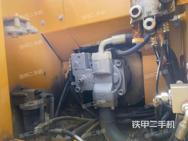 液压泵舱室正面整体(整机外观) 液压泵舱室正面整体(整机外观)