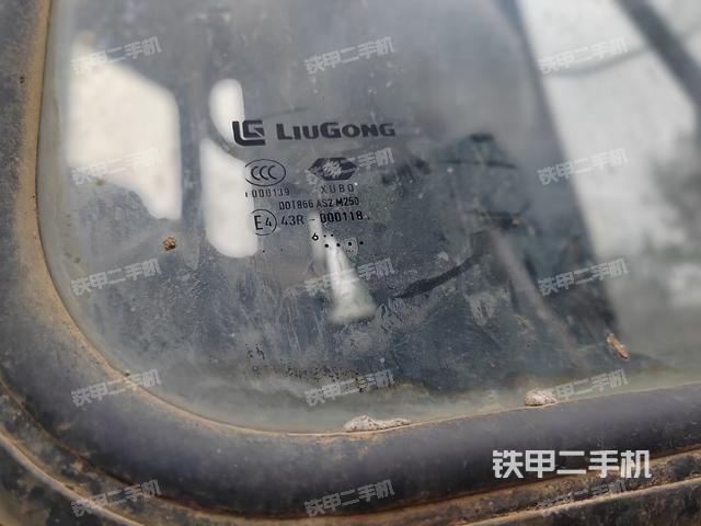 駕駛室操作臺(整機(jī)外觀及大件) 駕駛室操作臺(整機(jī)外觀及大件)