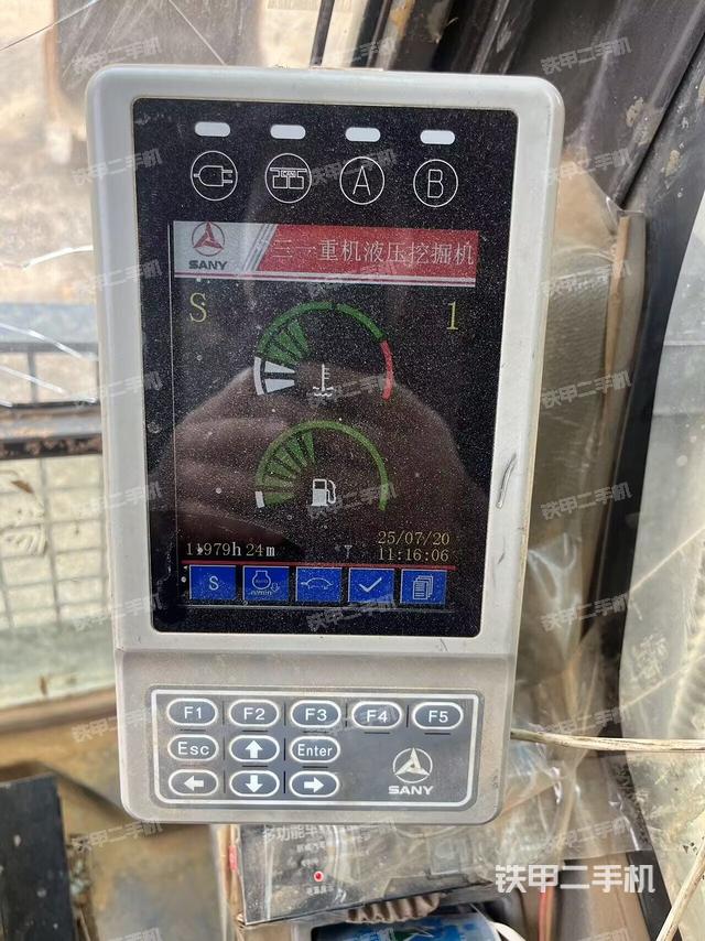 驾驶室整体(整机外观) 驾驶室整体(整机外观)