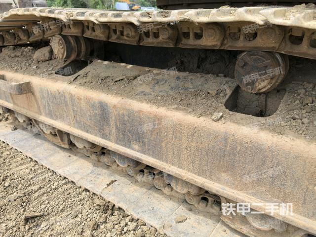 右側(cè)履帶整體(行走機構(gòu)) 右側(cè)履帶整體(行走機構(gòu))