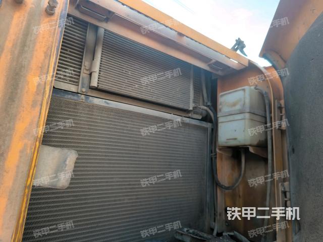 散熱器正面(大件艙室) 散熱器正面(大件艙室)