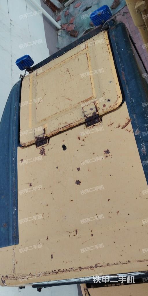 驾驶室顶部（整机外观）