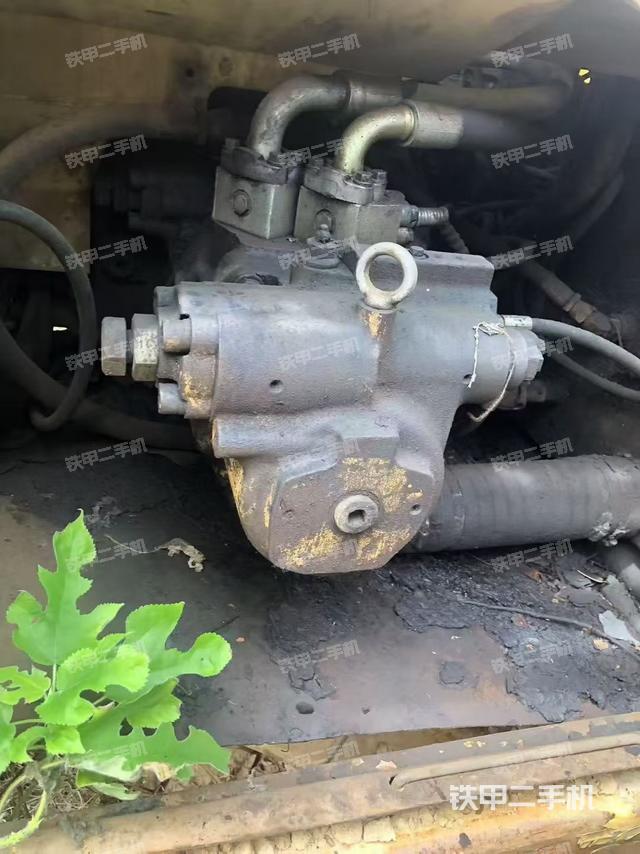 駕駛室整體(整機(jī)外觀) 駕駛室整體(整機(jī)外觀)