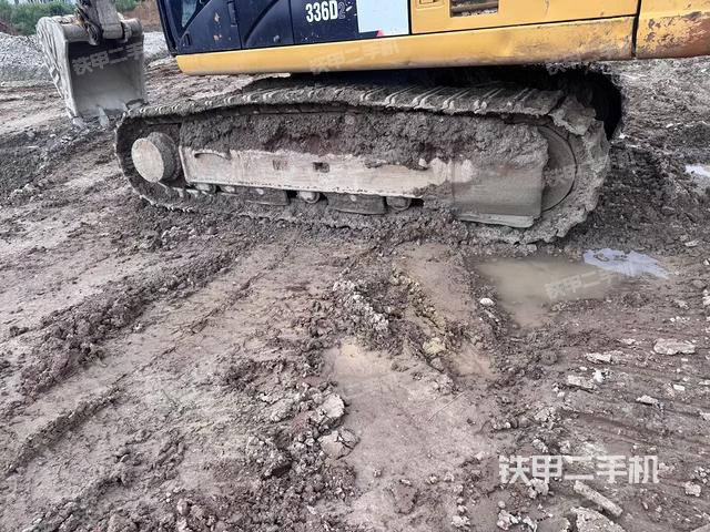 右側(cè)履帶整體(行走機(jī)構(gòu)) 右側(cè)履帶整體(行走機(jī)構(gòu))