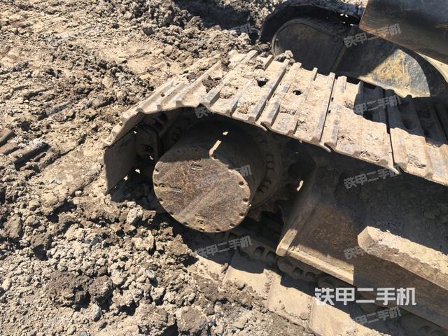 右侧履带整体(行走机构) 右侧履带整体(行走机构)