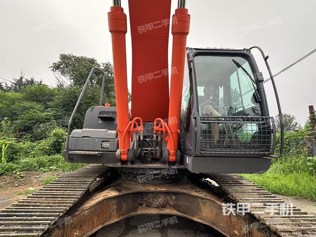 驾驶室顶部（整机外观）